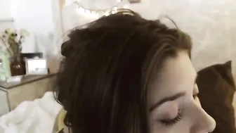 belindsquirtsongee Sexy chick caresses pussy