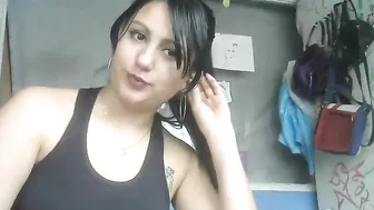 sweetlovesexacid Cute girl gets naked and jerks off