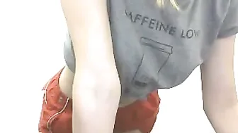 levella Beautiful bitch - deliciously jerks off her cunt