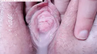 dayanna_sweet gorgeous young lady shows off her legs