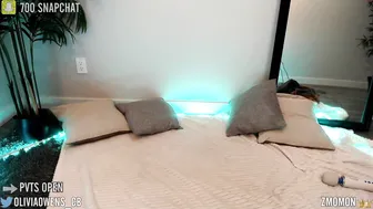 oliviaowens pleasant babe touches sexual lips with fingers