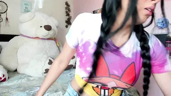 noemibcnz amused with the toy