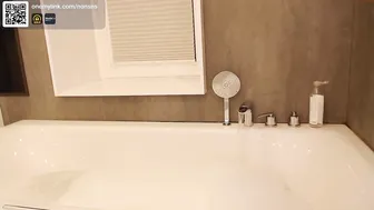 nonsns pretty lady undresses in the kitchen