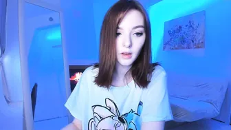 elisa_oliver busty blonde licks nipples