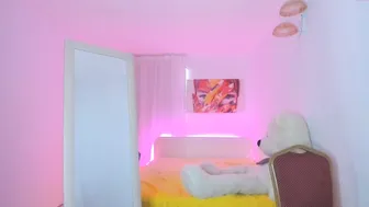 elisa_oliver busty beauty takes off her underwear