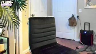 starrygecko pulls hand clit