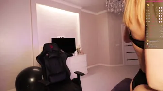 lovely_aria touching