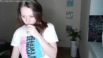 free_tiny solid brunette masturbates shaved holes