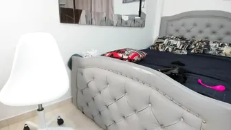 charlote_baker shows how deep a toy can be in your mouth