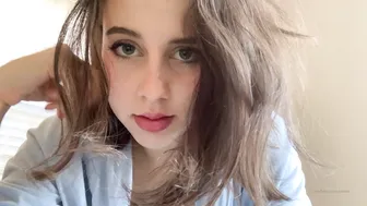 Princess Violette arab courtesan performing a show