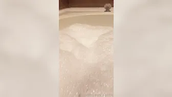 Princess Violette in a new apartment shows a striptease