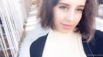 Princess Violette cumming heavily before webcam