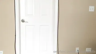 Mia Isabella excellent body gives pussy