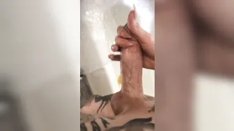 Luna Love fucking herself