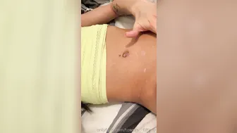 Tiffany Towers skin masturbates pussy