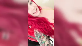 mamaplugs wonderful bitch shows tits