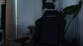 MissAlice_94 impressive slut furiously masturbating vagina