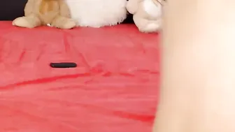 InnaSense cute lady jerking off her cunt