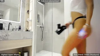 YoyoM a hot bitch jumps on a sex toy