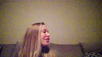 xnicoleanistonx wet between your legs