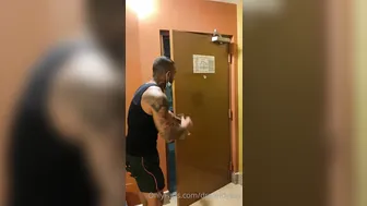 droandyesy slut fucks pussy and cums
