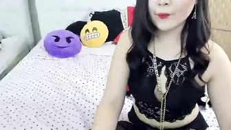 littlesexynin Crazy lady jerks off and cums