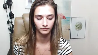 simone_swall tender blonde is played with a cap