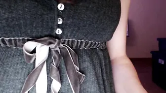 letitsnophie Beautiful bitch fucks herself with a phallus