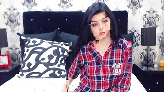 ynnesbronte Blonde girl fucks with sex toy