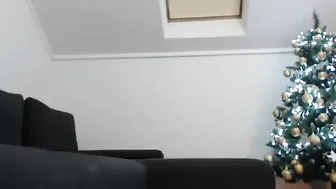 rebbecasnowshoe Busty slut masturbates pussy with phallus