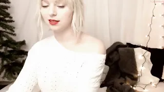 lillexie cum from the vibrator in the ass.