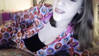 anya96 gets an orgasm from jerking