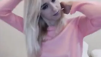 Honey curvy lady dick in two holes
