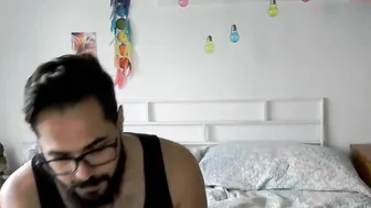 cumplicity Fat chick fucks cunt with phallus