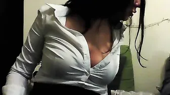 urbasz Busty prostitute erotic posing