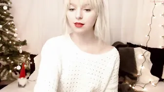 lillexie Charming female having fun with her friend