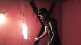 xmandyfoxxx  beautiful bitch fucks herself with a phallus