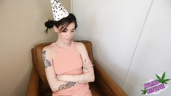 Ryland Babylove busty hottie gently jerks her cunt