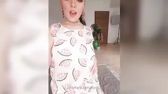 hoot_andreeaxxx pretty woman and her breasts