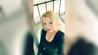 catrice busty bitch fucks her shaved pussy