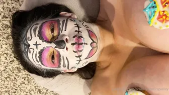 brooklynspringvalley whore chick caresses shaved cunt