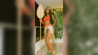 Laura_Saenz OnlyFans sweetlaurasaenz   juicy chick fingers her shaved holes