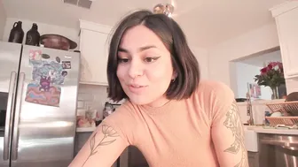 doubedeesarai crazy bitch furiously masturbating cunt