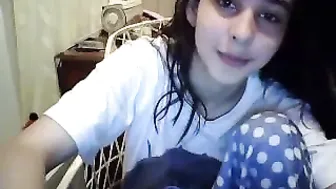 dreianova cute slut jerks her pussy on people