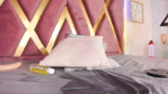 cutesweetgirls naughty bitch fucks pussy