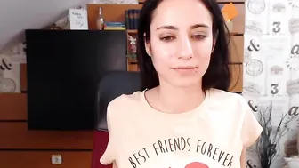 pokime cute queen sucking penis