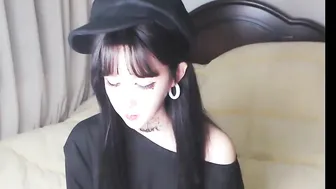 cute_dami hot beast jerking her shaved cunt