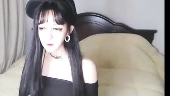 cute_dami busty maiden posing in stockings