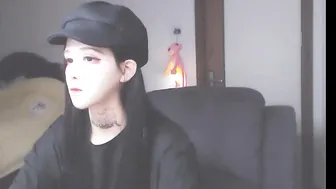 cute_dami modest babe tickles clit