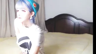 cute_dami fucks herself with different sized dicks